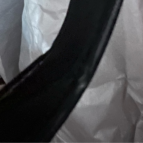 New DKNY Crossbody Bag - Picture 12 of 12